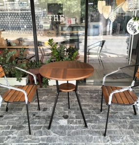 Bộ Bàn Ghế Ngoài Trời Khung Sắt Mặt Gỗ Chàm