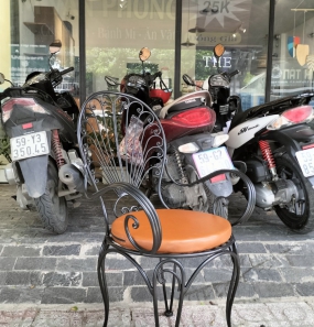 Ghế sắt uốn mỹ nghệ cao cấp Hàng rèn tinh xảo