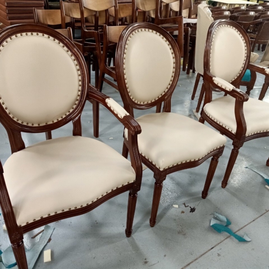 Ghế Louis 15 có tay tựa