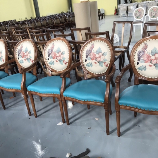 Ghế Louis 15 có tay tựa