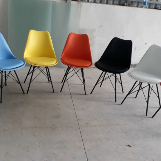 GHẾ EMES MẶT NỆM