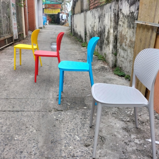 GHẾ NHỰA ĐÚC LỔ 3002