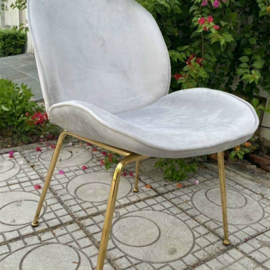 Gubi với 5 màu truyền thống . Hiện em còn chân mạ vàng nhé, và 5 màu như hình