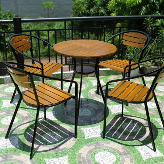 Bàn Ghế Mặt Gỗ Sân Vườn