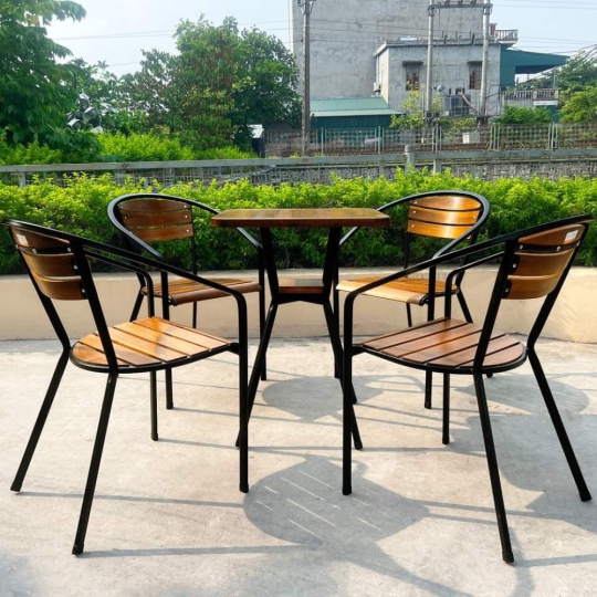Bàn Ghế Mặt Gỗ Sân Vườn