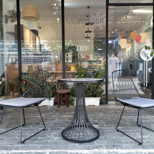 Ghế sắt uốn Wire Sơn màu và may nệm theo yêu cầu