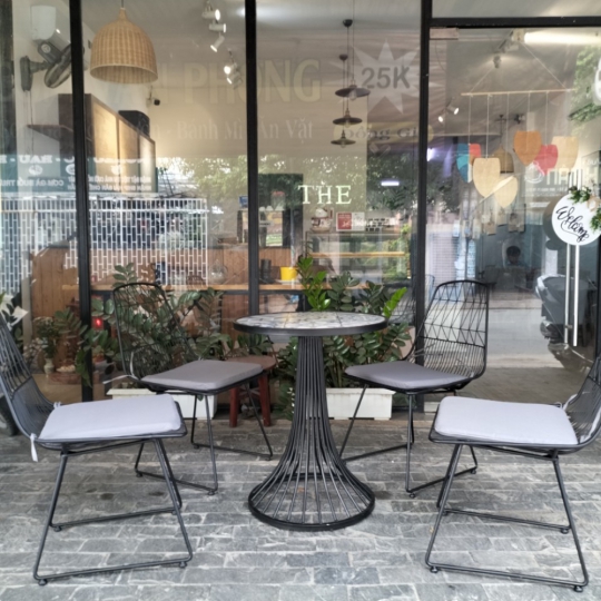 Ghế sắt uốn Wire Sơn màu và may nệm theo yêu cầu