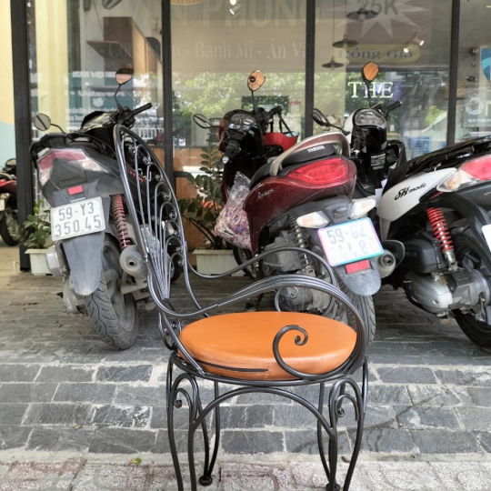 Ghế sắt uốn mỹ nghệ cao cấp Hàng rèn tinh xảo