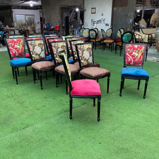 GHẾ LOUIS TỰA VUÔNG