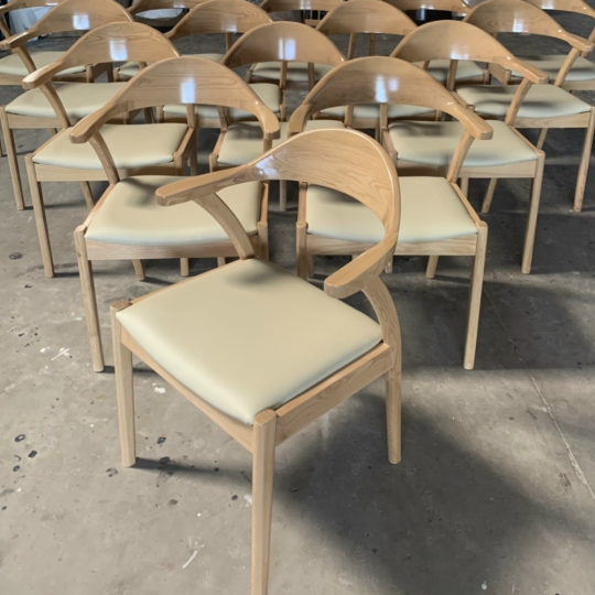 GHẾ HIRO TỰA CONG